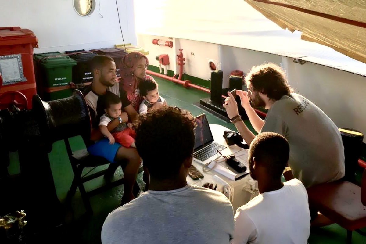 Le Ultime: Nave richieste di evacuazioni mediche per 3 migranti Le Ultime: Nave richieste di evacuazioni mediche per 3 migranti