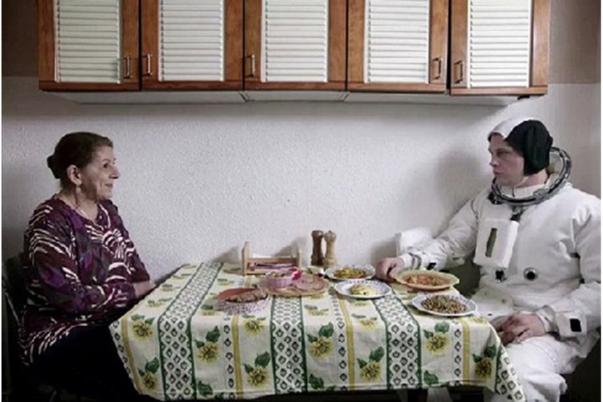 La recensione di Il condominio dei cuori infranti (Asphalte), in sala da giovedì 24 marzo
