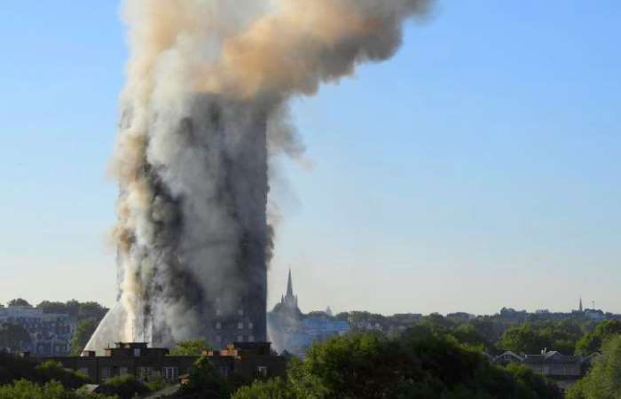 Morti e feriti in un incendio che ha distrutto un grattacielo a Londra