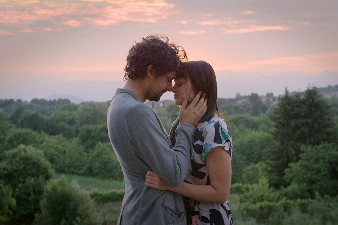 The Space Between dal 4 maggio al cinema: le scelte dei trentenni in un film romantico e coinvolgente