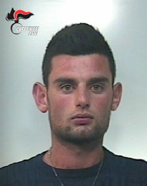 Regalbuto. Rubano una jeep per poi cannibalizzarla di tutti i pezzi. Arrestato un 23enne di Catania