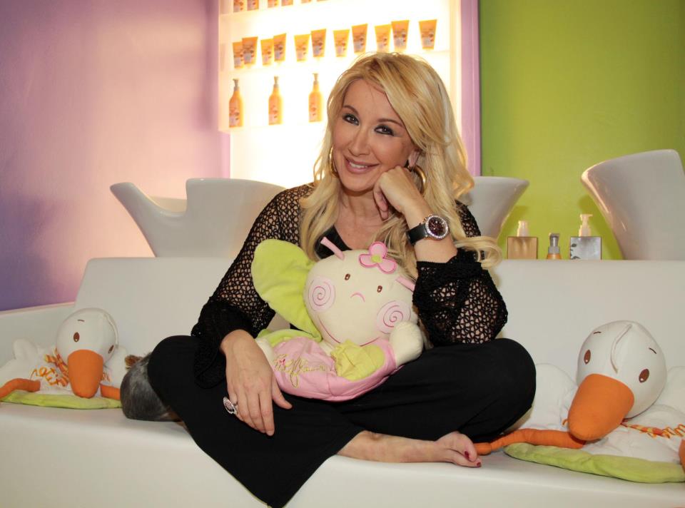 Intervista a Simona Tagli, la showgirl tv è diventata l'ideatrice di un elegante salone di bellezza a Milano LA VISPA TERESA