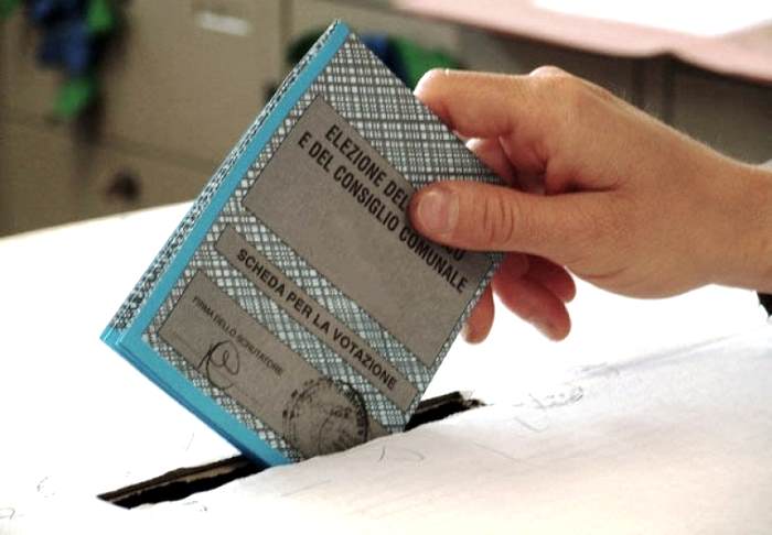 Il governo, con un decreto, vuole tornare al voto in due giorni