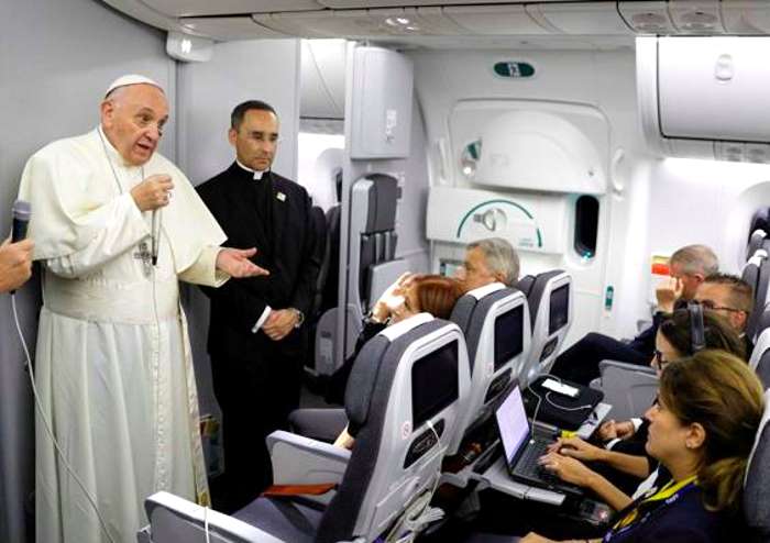 Il Papa approva il piano di Minniti sui migranti