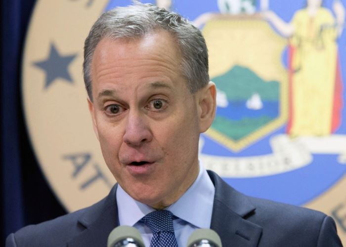 Schneiderman, il procuratore che ha citato in giudizio Weinstein si è dimesso, accusato di abusi sessuali