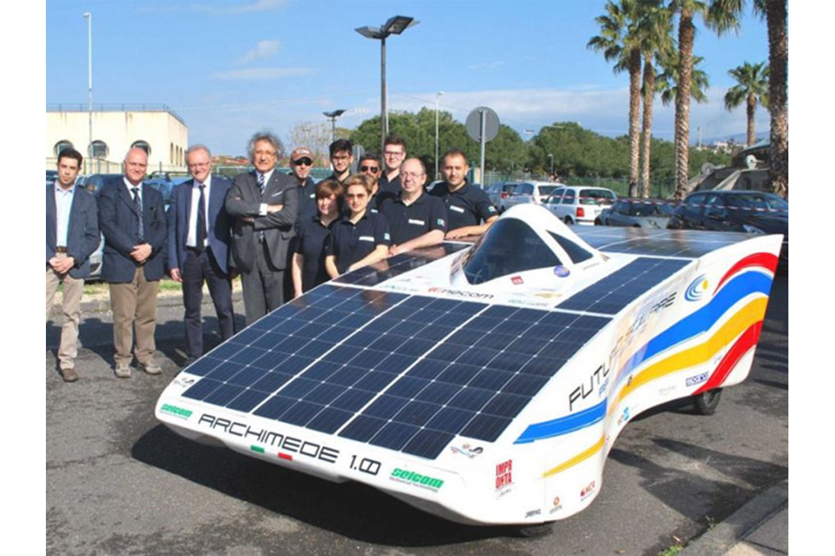 Presentato il prototipo Archimede Solar Car, auto elettrica ad energia solare