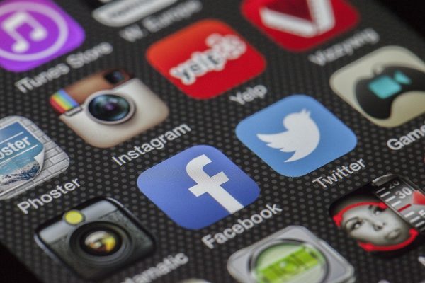 Come fare soldi con il social network Facebook