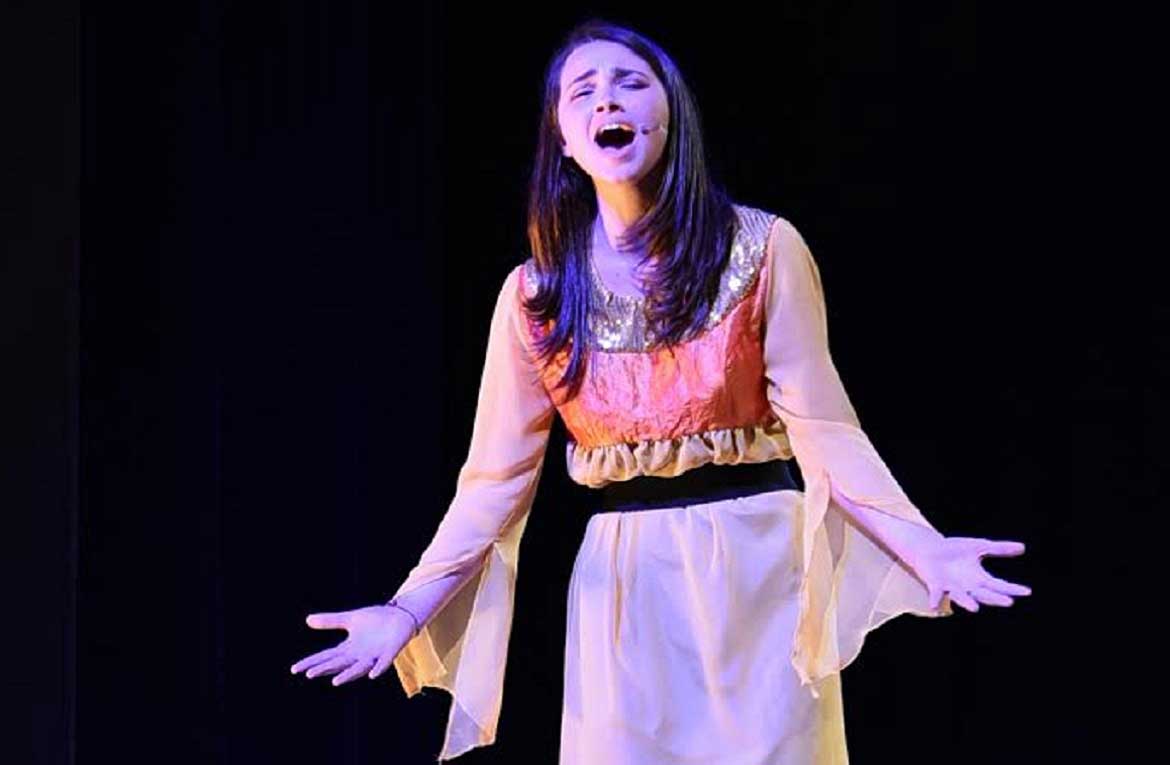 Artisti Emergenti: intervista a Viola Simmini, voce nuova per il Musical
