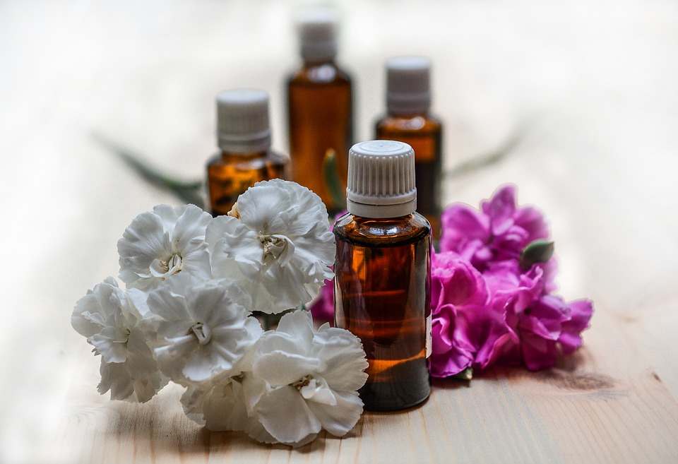 Gli oli essenziali per il benessere dell'anziano