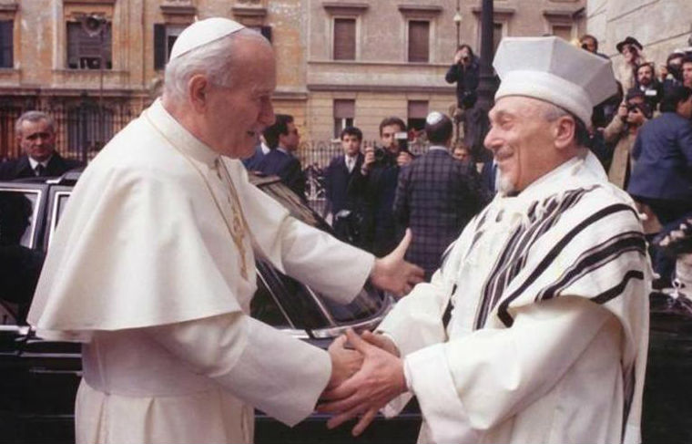 13 aprile 1986: Giovanni Paolo II in visita al Tempio Maggiore di Roma