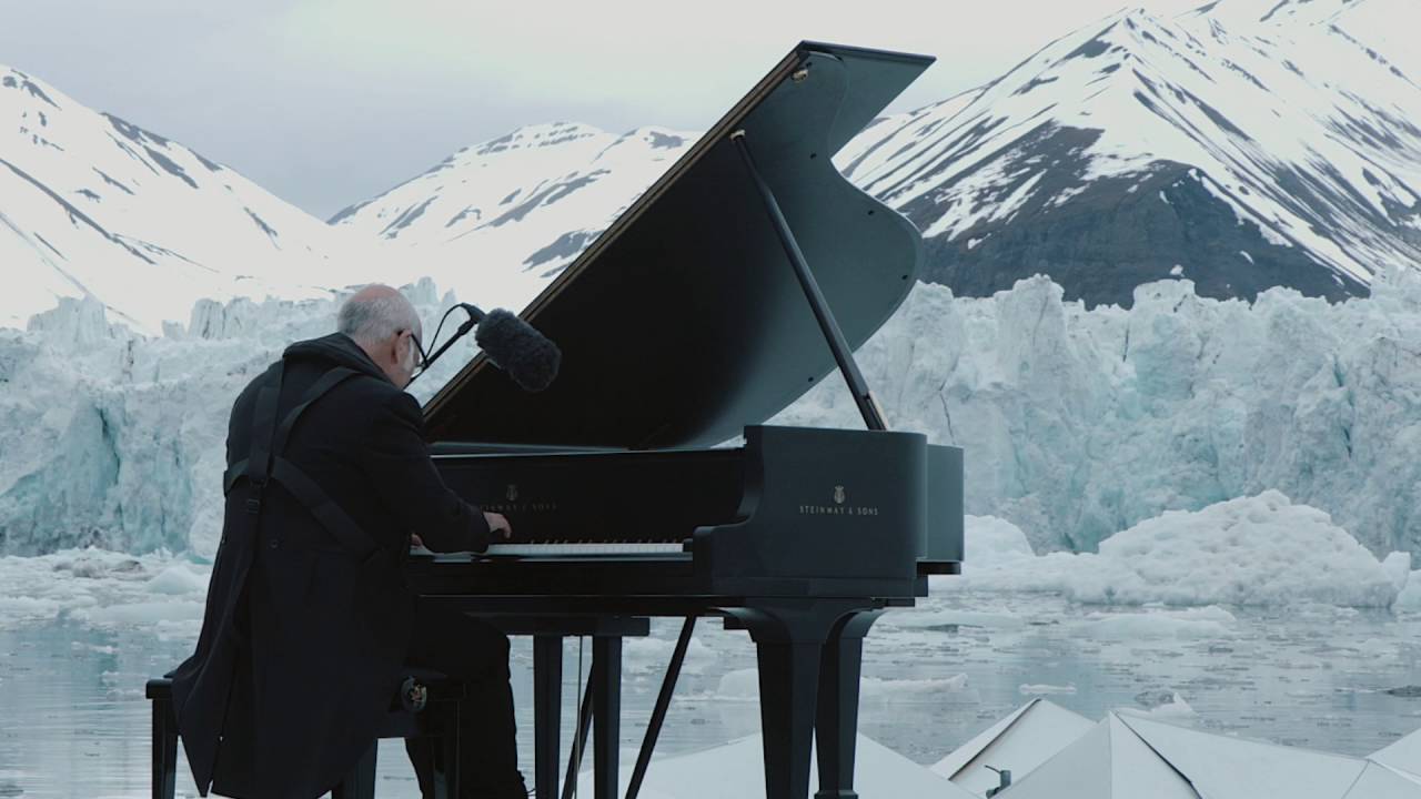 Einaudi e il suo pianoforote: Greenpeace per l'Artico