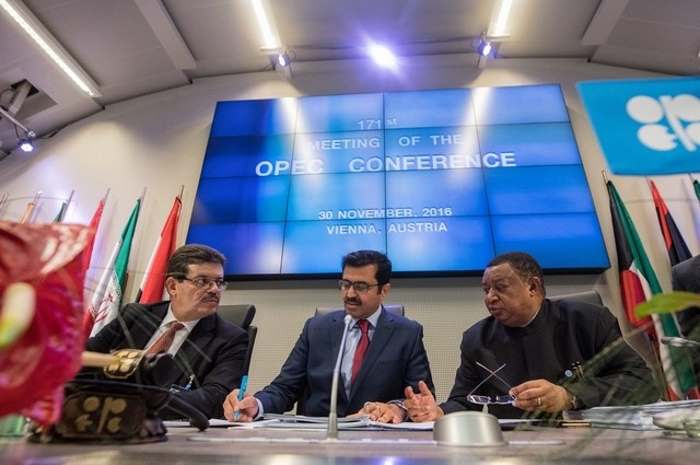 A Vienna, siglato un nuovo accordo sulla produzione di greggio tra paesi OPEC e paesi non OPEC