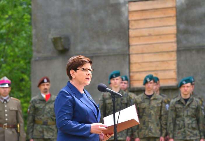 La premier polacca Beata Szydlo nella bufera per una sua frase su Auschwitz